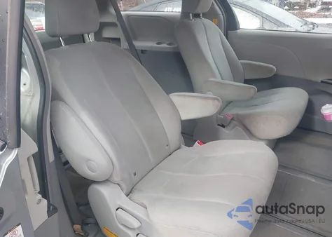 2012 Toyota Sienna Base 7 Passenger из США, поврежденный, VIN 5TDKA3DC3CS009854